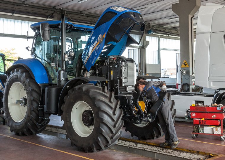 Tractor Agricultural machines maintenance and repairing Onè di Fonte Treviso